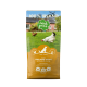 Eine Tüte Hundefutter mit der Aufschrift "100% IRLAND" mit "Irisches Freiland-Huhn" und Bildern eines Hundes und Hühnern auf einem grünen Bauernhof.