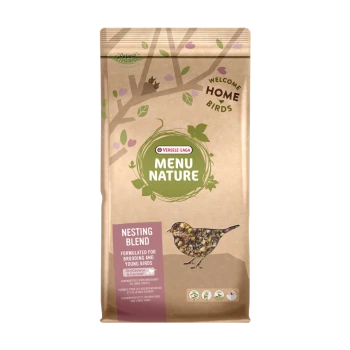 Een zak Versele-Laga Menu Nature Nesting Blend vogelvoer, met een vogelillustratie en tekst die zegt 'Geformuleerd voor broedende en jonge vogels.'