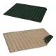 Zwei Haustiermatten werden angezeigt: eine dunkelgrüne gesteppte Matte oben und eine beige gesteppte Matte mit einer umgeklappten Ecke unten.