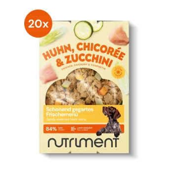 Hundefutterverpackung mit der Aufschrift "Huhn, Chicorée & Zucchini" mit 84% Huhn, gekennzeichnet als "Sanft gedämpftes frisches Menü" und "Leicht verdaulich."