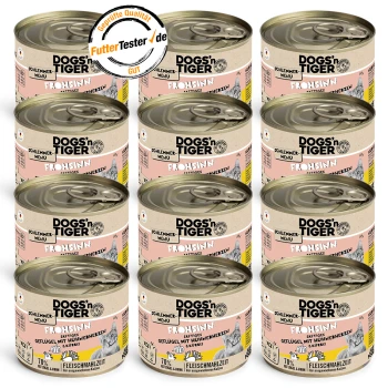 Zwölf Dosen "FROHSINN" DOGS'n'TIGER Tiernahrung mit Bildern von Hunden und Katzen, die "saftiges Geflügel mit Herzen & Kürbis" und ein Qualitätssiegel zeigen.
