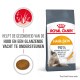 Royal Canin Hair & Skin kattenvoer zak met een kat, met tekst die aangeeft dat het de huidgezondheid en glanzende vacht ondersteunt, en 90% eigenaarstevredenheid.