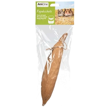 Gousse de graine de kapok emballée pour petits animaux, présentant un emballage en plastique transparent et une étiquette avec le texte 'AniOne Wild Variety Kapok Seed Pod.'