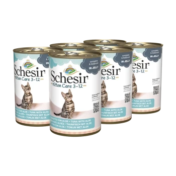 Vijf blikken Schesir Kitten Care 3-12, met tonijn en aloë, gelabeld 'compleet & gebalanceerd in jelly,' met een speelse kittenafbeelding.
