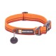 Ruffwear Hundehalsband in Orange und Rot mit einem reflektierenden Streifen, mit einer Metallschnalle und einem Tag mit dem Markennamen.