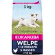 EUKANUBA Welpenfutterbeutel, 3 kg, mit einem verspielten Welpen auf Gras. Der Text enthält "WELPE 1-12 MONATE S RASSEN < 10 kg".