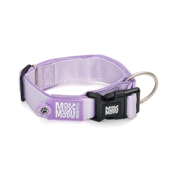 Hellviolettes Nylon-Hundehalsband mit schwarzer Kunststoffschnalle, Metall-D-Ring und Markenetikett "Max & Molly".