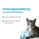 Getigerte Katze mit Dose Fischfutter; deutsche Überschrift und Fütterungsempfehlung: „Bis zu 12 Stück pro Tag“ und „Immer frisches Wasser bereitstellen“