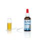 Ohrpflege-Lösung für Hunde und Katzen in einer braunen Flasche mit Pipette, neben einem kleinen Glasgefäß mit Flüssigkeit.