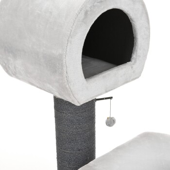 Grauem Plüsch-Katzenbaum mit einer gemütlichen Höhle, einem Kratzbaum und einem baumelnden Spielzeug-Pompon.