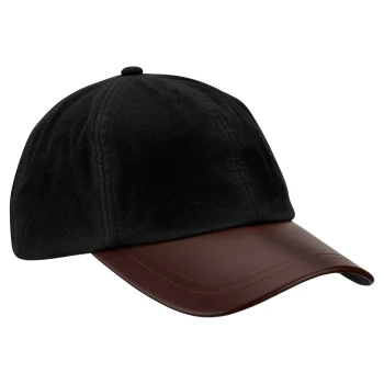 Schwarze Stoff-Baseballkappe mit braunem Leder-Schild, keine sichtbaren Texte oder Logos.