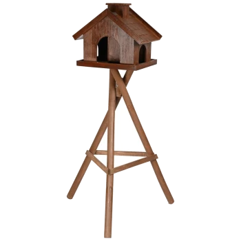 Holz-Vogelhaus auf einem hohen, dreibeinigen Ständer, mit einem geneigten Dach und zwei Eingangsöffnungen.