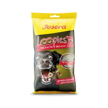 Eine gelbe und schwarze Tüte Josera Loopies Hundesnacks, beschriftet mit "SNACK mit Rind," mit einem schwarzen Hund mit offenem Mund.