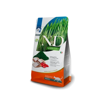 Sac de nourriture pour chats adultes avec N&D Spirulina, avec des images de hareng, de poudre de spiruline et de baies de goji. Le texte met en avant les bienfaits nutritionnels.