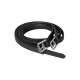 Eine gerollte schwarze Lederleine für Hunde mit silbernen Metallbeschlägen, die ein elegantes Design und eine robuste Konstruktion zeigt.