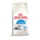 Karma dla kotów Royal Canin Indoor dla kotów powyżej 7 roku życia, z szarym kotem tabby na opakowaniu i napisem "Feline Health Nutrition".