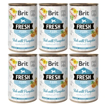 Sześć puszek Brit Fresh Fish z dynią, z niebiesko-białym wzorem, oznaczone jako wzbogacone ziołami, bez konserwantów i barwników.