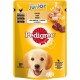 Pochette de nourriture pour chiens Pedigree Junior avec du poulet en gelée, fond jaune, logo rouge en ruban, et texte "100 % COMPLET" et "ingrédients naturels."
