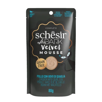 Black pouch of Schesir After Dark Velvet Mousse grain-free adult cat food, chicken with quail egg, 80g.