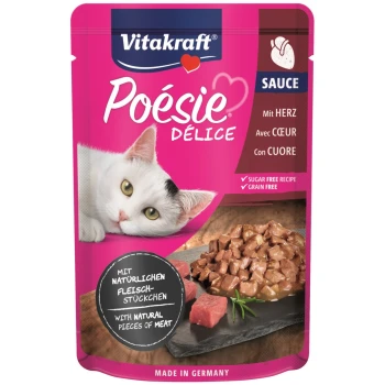 Sachet de nourriture pour chats avec un chat blanc tacheté sur fond rose, présentant "Vitakraft Poesie Délice," "Sans sucre," et "Sans céréales."