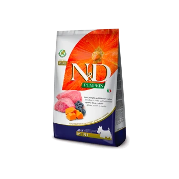 Hundefutterverpackung mit "N&D PUMPKIN" mit einem Rezept aus Lamm, Kürbis und Heidelbeeren, gekennzeichnet für erwachsene Mini-Hunde.