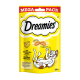 Opakowanie przysmaków dla kotów Dreamies z ilustracją zabawnego kota, żółtym tłem i tekstem podkreślającym 'Mega Pack' i 'z pysznym serem.'