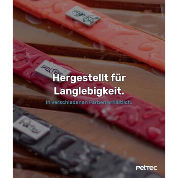 Bild von bunten Haustierhalsbändern auf einer Holzoberfläche, mit Text, der besagt: "Hergestellt für Langlebigkeit. In verschiedenen Farben erhältlich."