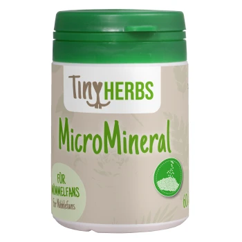 Behälter mit Tiny Herbs MicroMineral für kleine Haustiere, mit grünem Deckel, beigem Hintergrund und Text in Deutsch und Englisch.