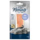 Packung mit "Filet Moments" Katzenleckerlis mit einem Lachsfilet, mit einer verspielten grauen Katze unten und Text, der 100% reines Filet angibt.