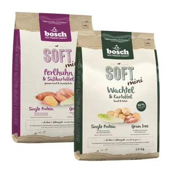 Deux sacs de nourriture pour animaux de compagnie Bosch, étiquetés "SOFT mini," avec des saveurs de pintade & patate douce et de caille & pomme de terre, tous deux de 2,5 kg.