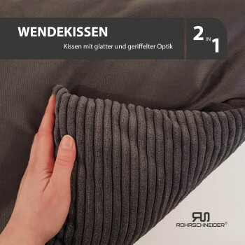 Wendekissen mit glatter und gerippter Textur, in einer Hand gehalten; mit dem Text "2 in 1" und dem Markenlogo "ROHRSCHNEIDER."