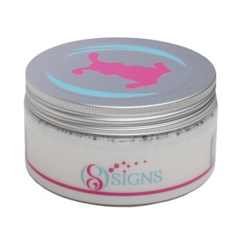 Runder Behälter mit Haustiercreme mit einem silbernen Deckel, mit einer pinken Silhouette eines Hundes und dem Text "6 SIGNS" in Blau und Pink.