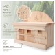 Holz-Vogelhaus mit drei Nistkammern, beschriftet mit "WILDTIER LIEBE," mit wetterfesten und umweltfreundlichen Eigenschaften.