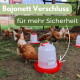 Hennen um rot-weiße GarPet-Tränken; überlagerter deutscher Text 'Bajonettverschluss' und 'für mehr Sicherheit'.
