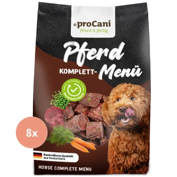 Hundefutterverpackung mit einem braunen, flauschigen Hund, der sich die Lippen leckt, beschriftet "proCani Pferd Komplett-Menü" mit frischen Fleischwürfeln und Gemüse.