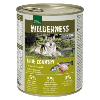 Dosenfutter "Wilderness Senior" mit einem Wolf auf dem Etikett; 95% Huhn und Lachs, 5% Früchte und Kräuter, keine zusätzlichen Getreide.
