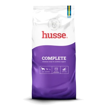 Braune Haustierfuttertüte mit der Aufschrift 'Lyster', die ein Hundelogo zeigt, mit den Angaben 'Glutenfrei' und '80% tierisches Protein', mit Lachs- und Truthahn-Zutaten.