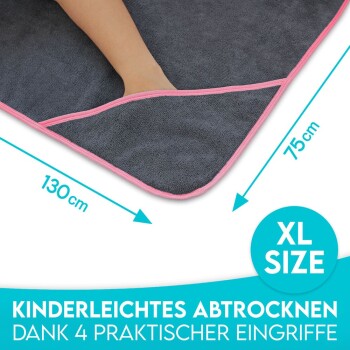 Graues Haustier-Trockentuch mit pinkem Rand, Maße 130 cm x 75 cm, mit dem Text "XL SIZE" und "KINDERLEICHTES ABTROCKNEN DANK 4 PRAKTISCHER EINGRIFFE."