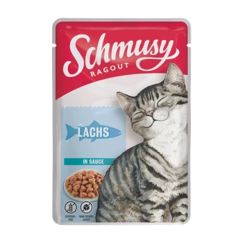 Schmusy Ragout Katzenfutterbeutel mit einer glücklichen getigerten Katze, beschriftet mit 'mit Lachs' und 'in Sauce', getreidefrei.