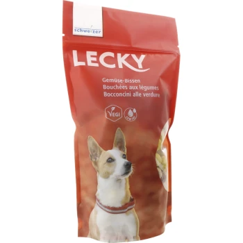 Emballage rouge pour les friandises pour chiens LECKY avec un chien blanc portant un collier rouge. Le texte comprend "Gemüse-Bissen" et le symbole "VEGI".
