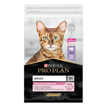 Eine Tüte Purina Pro Plan Katzenfutter mit einem Bild einer Bengalkatze, beschriftet mit "Adult" und "Delicate Digestion", mit Truthahn als Hauptzutat.