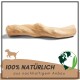 Natürliches Holz-Hundekauspielzeug mit einer gedrehten Form, beschriftet mit "100% NATÜRLICH aus nachhaltigem Anbau" mit einer Hundesilhouette und einem Globus-Symbol.