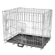 Metall-Hundebox mit herausnehmbarem Kunststofftablett, ausgestattet mit einem Doppeltürdesign für einfachen Zugang.