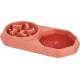 Gamelle rose à double compartiment pour alimentation lente avec labyrinthe et surfaces texturées pour nourriture et eau.