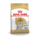 Royal Canin Adult Maltese Hundefutterbeutel mit einer Illustration eines weißen Maltesers, mit Text, der die rassespezifische Ernährung und Vorteile hervorhebt.