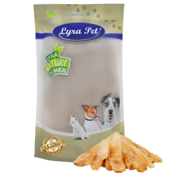 Lyra Pet Hundeleckerlis Verpackung mit einem beigen Design und Bildern eines Hundes, einer Katze und einem kleinen Hund, sowie einem Haufen Leckerlis davor.