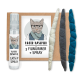 Catnip-Spray und drei bunte Katzenspielzeuge, die auf einem braunen Kartonhintergrund präsentiert werden, beschriftet mit "Kater Kasimir."