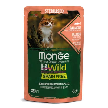 Beutel Monge Natural Superpremium Katzenfutter mit der Aufschrift "Sterilisiert", mit Lachs, Garnelen und Gemüse, getreidefrei, 85g.