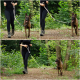 Eine Frau in schwarzen Leggings und einem langärmeligen Oberteil führt einen glücklichen, gestromten Hund an der Leine durch ein grünes Waldgebiet.