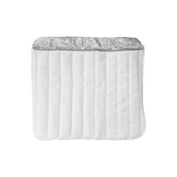 Weiches Haustierbett mit einem gesteppten Design und einem glitzernden silbernen Paillettenrand entlang der oberen Kante.